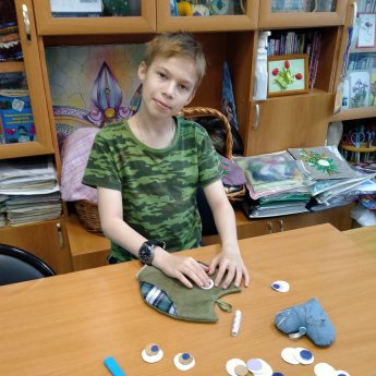 Подготовка сувениров ветеранам и сотрудникам старшего поколения ко дню пожилого человека