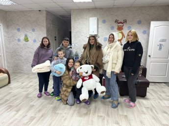 Поздравления детей с Новым годом от студии маникюра и педикюра «Колибри»