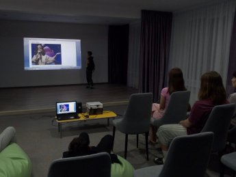 Просмотр фильмов  «Битва» и «Со дна вершины».